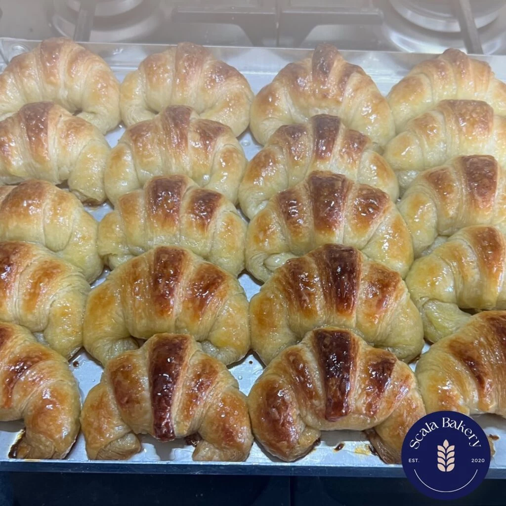 LAS MEDIALUNAS DE MANTECA QUE AMASA LA HERMANA DE SCALONI. CON ALMIBAR...MMMM QUE DELICIA.