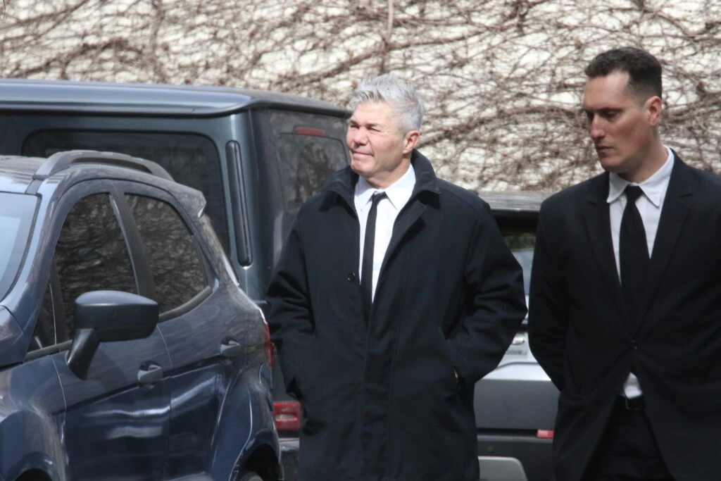 FERNANDO BURLANDO AL LLEGAR AL VELATORIO DE SILVINA LUNA