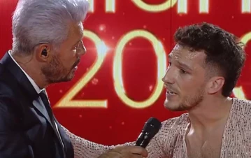 Un bailarín arrinconó a Marcelo Tinelli con una propuesta subida de tono: "Ahora que estás soltero, quiero que..."
