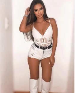 SEGUN MARCELA TAURO, TINELLI SE ESTA ESCRIBIENDO CON CANDE LECCE, QUIEN ASEGURA HABER TENIDO ALGO CON MAURO ICARDI.