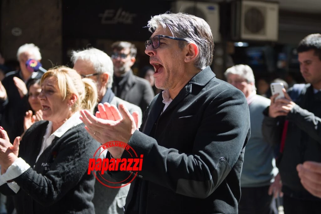 EL LLANTO DE PABLO ECHARRI AL DESPEDIR A SU MAESTRO DE ACTUACION Y DE LUCHA.