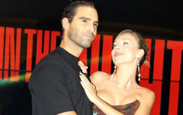 El video de Nico Furtado y Ester Expósito a los besos