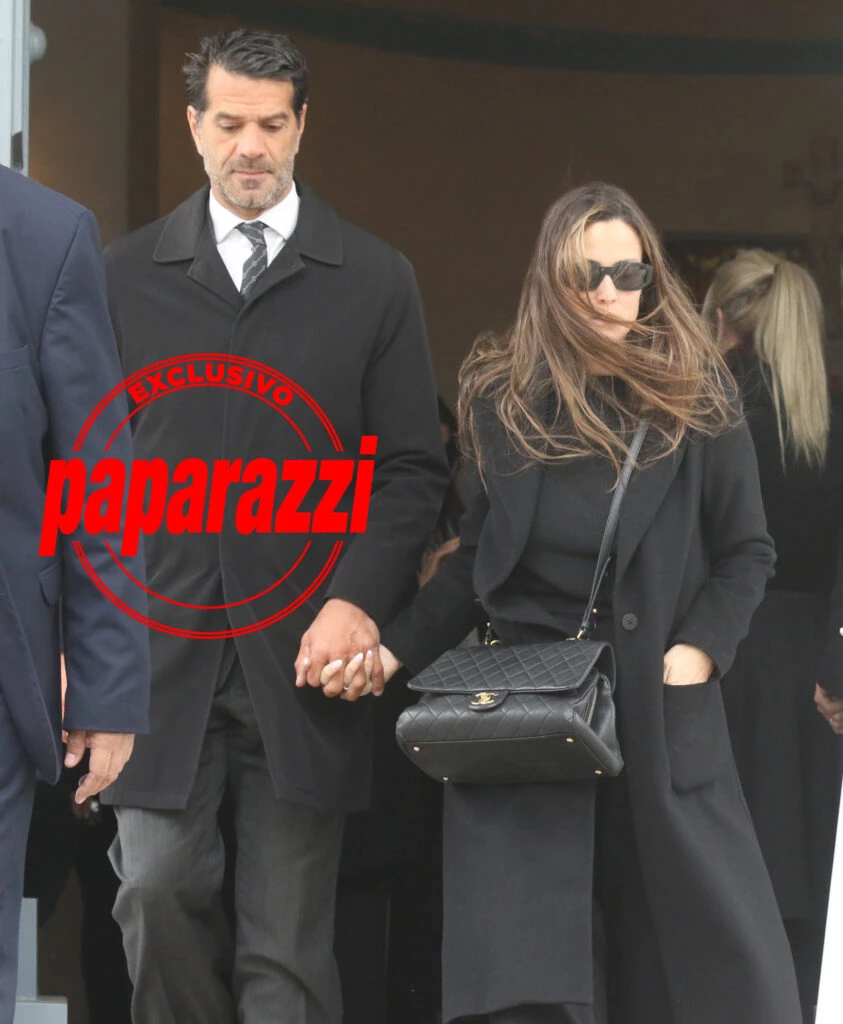 LULI FERNANDEZ Y CRISTIAN CUNEO LIBARONA SE DIERON FUERZAS MUTUAMENTE PARA SOBRELLEVAR LA CEREMONIA LO MEJOR POSIBLE.