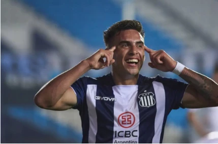 ENZO DIAZ LLEGO AL FUTBOL DE PRIMERA EN TALLERES DE CORDOBA. JUEGA DE MARCADOR DE PUNTA IZQUIERDO, PERO LLEGA AL GOL.