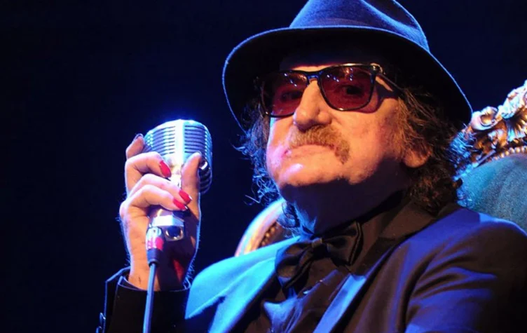 reapareció charly garcía.