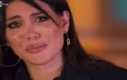 Wanda Nara llorando en la televisión italiana