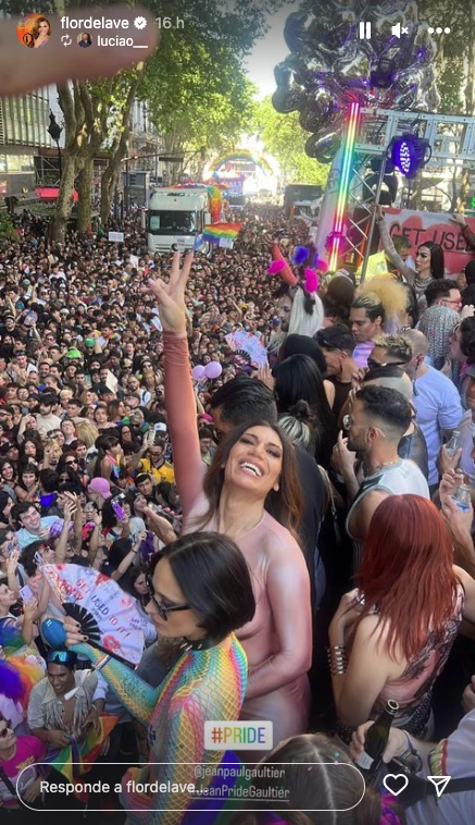 Florencia de la V en la marcha del orgullo