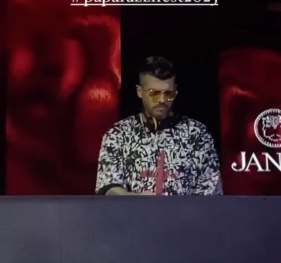 Cristian U de DJ en la Paparazzi Fest