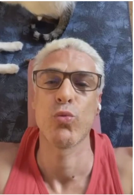 Leo Sbaraglia cambió de look