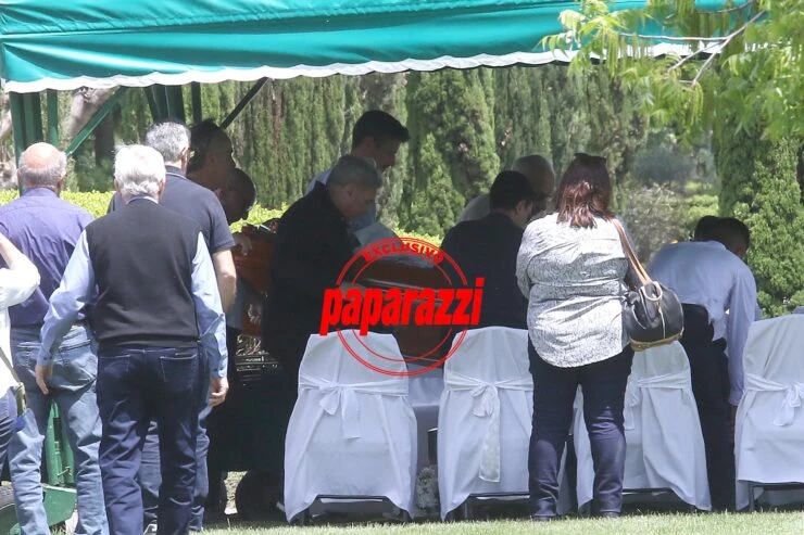 Carlos Monti no funeral de sua esposa