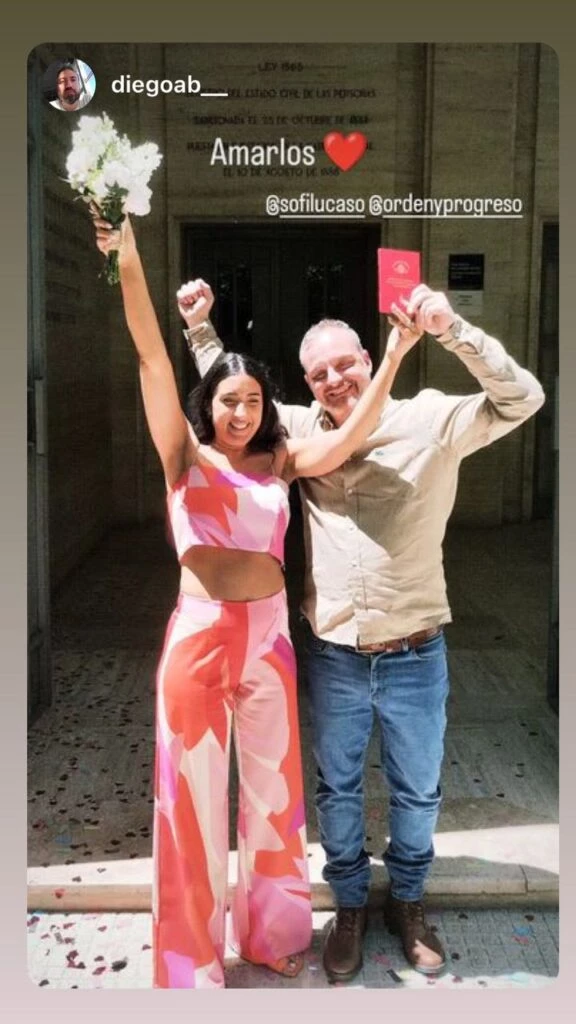 SOFIA Y MATIAS FESTEJARON CON EL RAMO Y LA LIBRETA CIVIL EN LA MANO