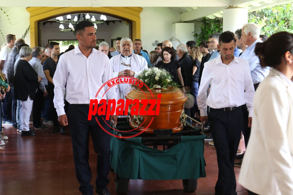 El último adiós a la esposa de Carlos Monti