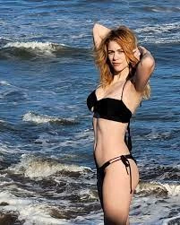 ADEMAS DE TODO, UNA MUJER SENSUAL.