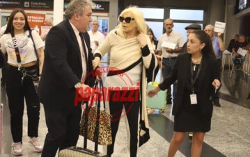 Susana Giménez se emocionó con una fan antes de viajar a Miami por los Martín Fierro: las fotos