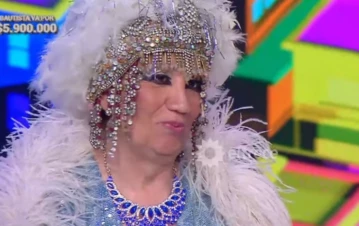 Un peluquero vestido de vedette sorprendió a Guido Kaczka en Los 8 escalones: "Quiero hacer…"