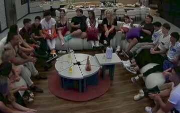 ¡Arde Gran Hermano! Un grupo de fans se comunicó con un participante desde afuera de la casa