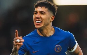 ¡Sorpresa total! El nuevo look que eligió Enzo Fernández para cortar su mala suerte