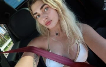 El look de Martita Fort en las playas de Miami