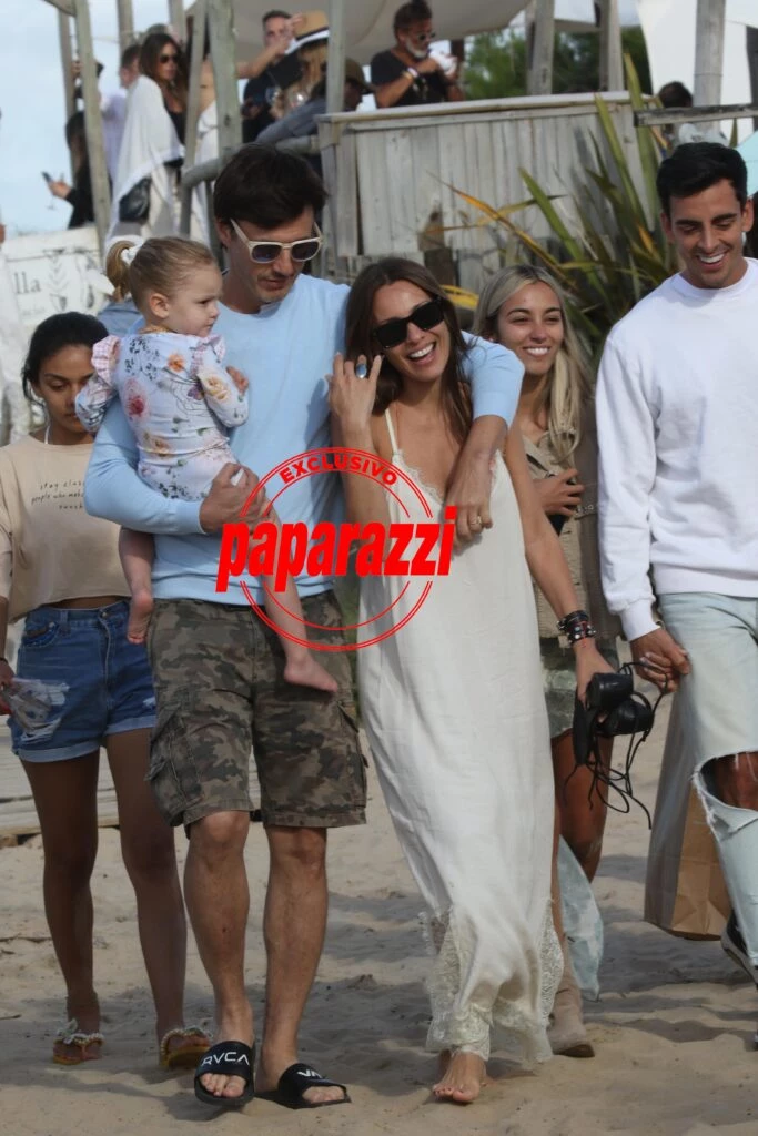 Pampita feliz en punta del Este