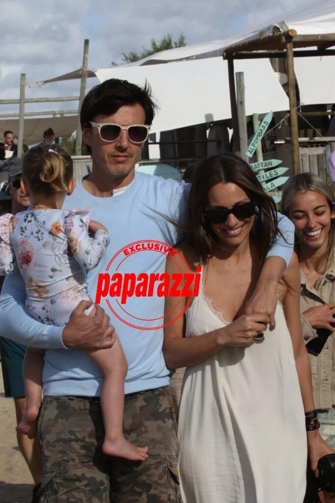 Pampita y su marido en Punta del Este