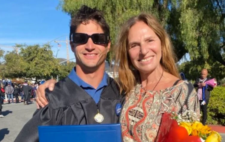 Reynal celebró el egreso de su hijo.