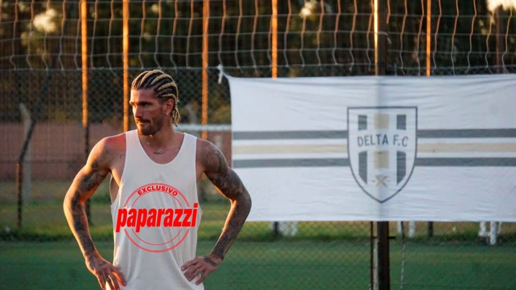 Rodrigo de Paul jugando un picado con amigos