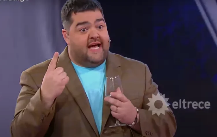Darío Barassi frenó en seco a una participante de Ahora Caigo que intentó seducirlo
