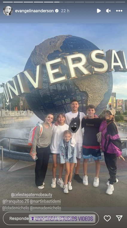 Evangelina Anderson en los parques de Orlando