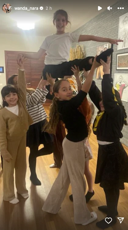 Francesca Icardi con sus amigas