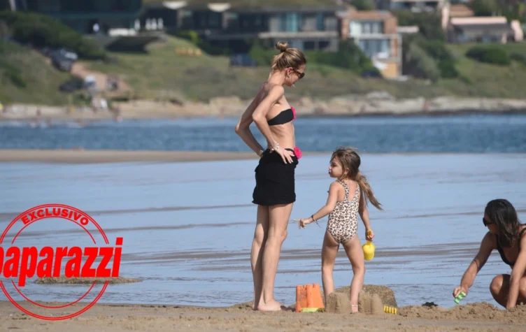 Carla Pereyra y sus hijas