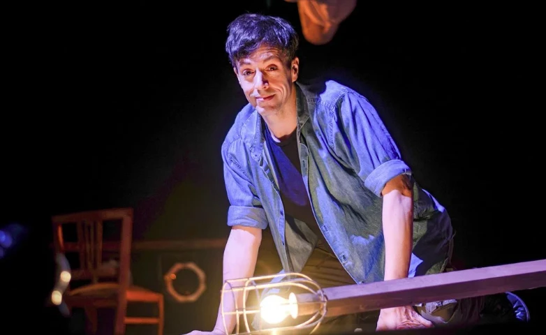 EL BROTE, LA OBRA QUE LE GANA A FATIMA, ES PROTAGONIZADA POR ROBERTO PELONI.