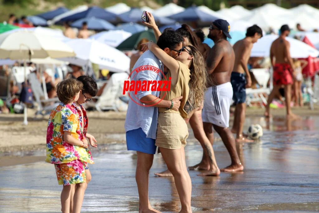 El beso de Germán Paoloski y su esposa