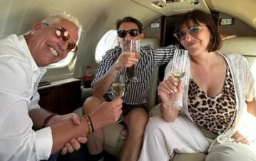 El alocado viaje en avión privado de Marley, Tortonese y la Negra Vernaci para el cumple de Susana Giménez