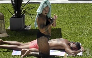 Furia masajeó a Lisandro y coqueteó a full en Gran Hermano: “Te quiero…”