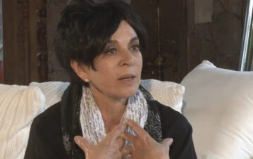 Quién es el hombre que salió desnudo detrás de Mónica Gutiérrez en una nota: “Me quedé paralizada con…”