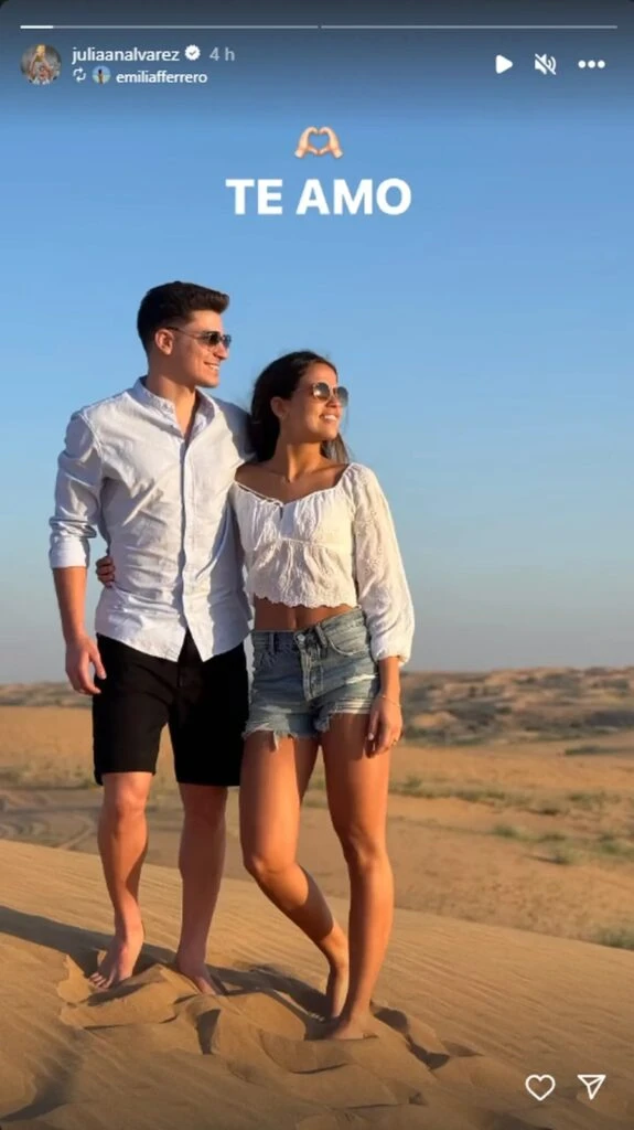Julián Álvarez y su novia de vacaciones por Dubai