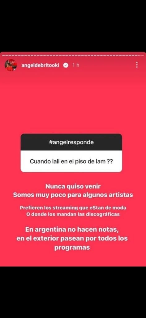 ANGEL DE BRITO SE TIRO CONTRA LALI Y RECIBIO LA REPRIMENDA DE LOS SEGUIDORES DE LA CANTANTE.