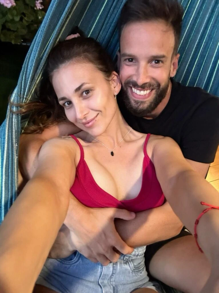 SE LLEVAN 3 AÑOS. EMILIANO TIENE 39 Y ELLA CUMPLE 36 EN 10 DÍAS.