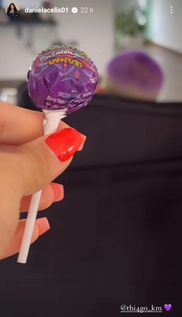 Daniela Celis de burló del look de Thiago Medina