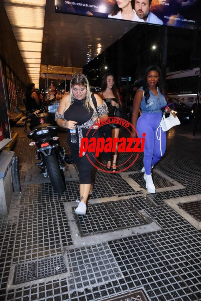 Morena Rial fue al teatro