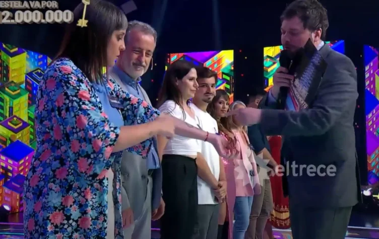 Guido Kaczka indagó sobre el tatuaje de una participante de Los 8 Escalones e hizo un inédito hallazgo