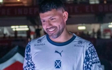 Con quién y por qué se reunió el Kun Agüero en la Casa Rosada