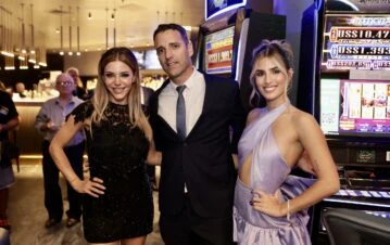 Julieta Poggio y Evangelina Anderson disfrutaron del nuevo sector VIP del Hipódromo de Palermo