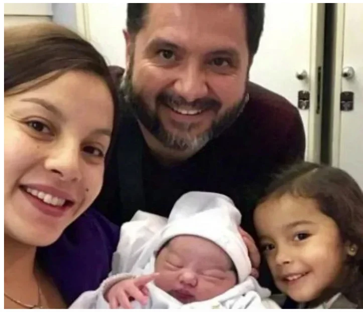 Jorge Rojas con su esposa Valeria Ojeda y sus dos hijos