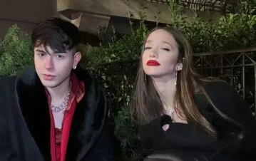 Rusherking y Ángela Torres se mostraron juntos (y en la cama) en medio de los rumores de romance