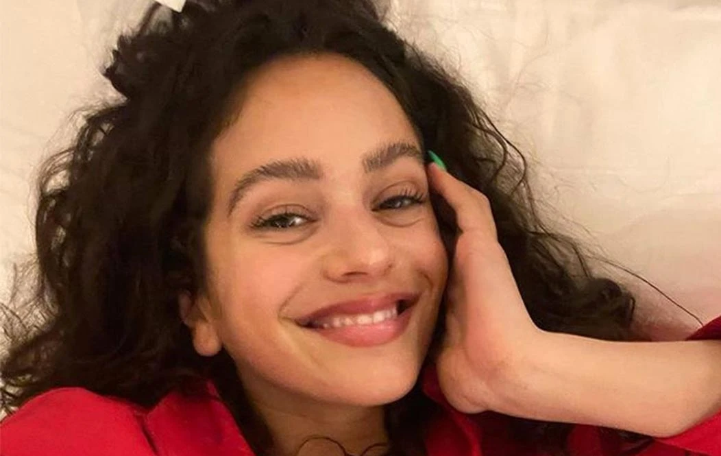 Quién es la famosa actriz que confirmó su romance con Rosalía: "Estoy feliz"