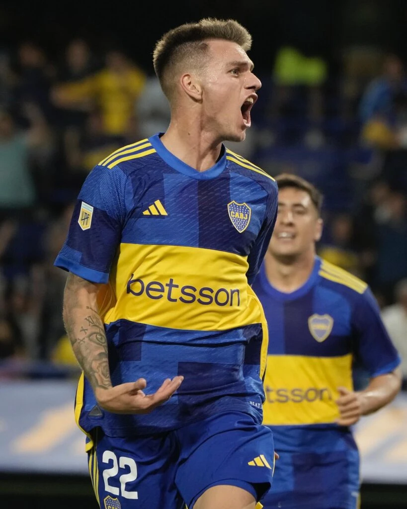 ZENON YA HIZO GOLES EN BOCA. HASTA EN LOS FESTEJOS ES UN DISTINTO