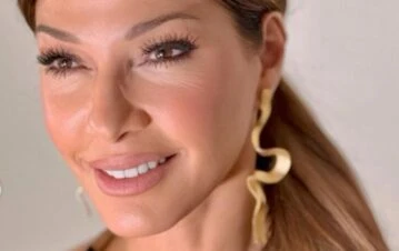 Catherine Fulop deslumbró con fotos en bikini y al natural a los 59 años: “Veranito”