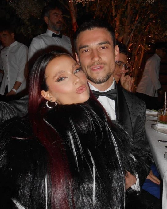 AGUSTIN BERNASCONI Y VALENTINA ZENERE. LAS MALAS LENGUAS DICEN QUE "NO SE AGUANTARON" Y FUERN AL BAÑO A PASARLA DE PRIMERA.