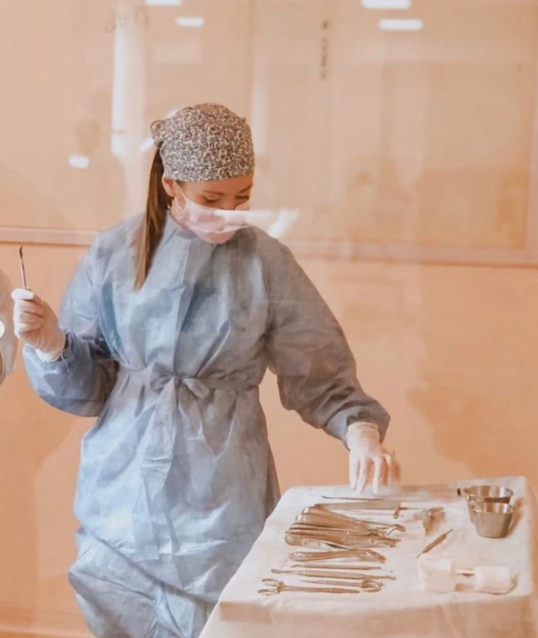 KAREN EN SUS PRACTICAS COMO FUTURA ODONTOLOGA